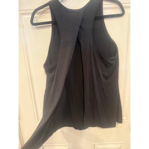 Lululemon in the open tank top - Picture 3 of 5